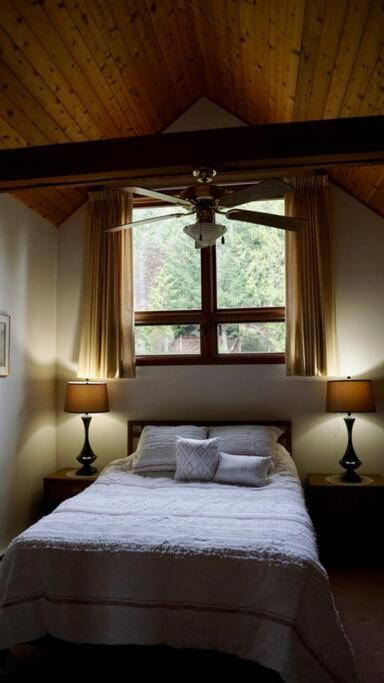 Chalet Style Cottage Near Shawnigan Lake Extérieur photo