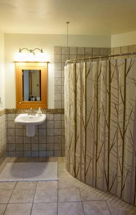 Chalet Style Cottage Near Shawnigan Lake Extérieur photo