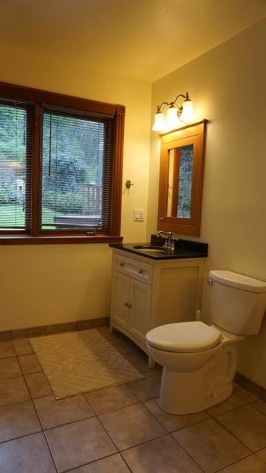 Chalet Style Cottage Near Shawnigan Lake Extérieur photo