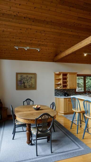Chalet Style Cottage Near Shawnigan Lake Extérieur photo